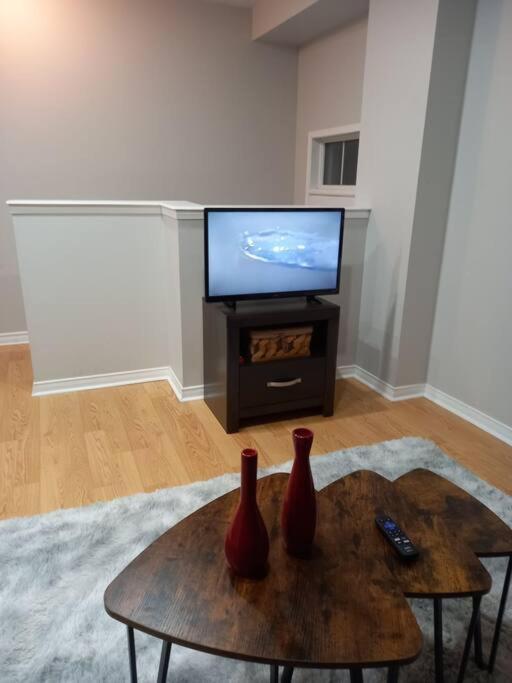 Adorable Private Suite In Ajax, Unique 2 Story Eksteriør billede