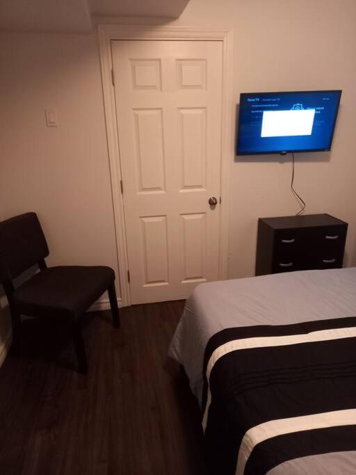 Adorable Private Suite In Ajax, Unique 2 Story Eksteriør billede