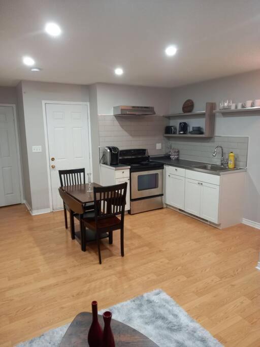 Adorable Private Suite In Ajax, Unique 2 Story Eksteriør billede