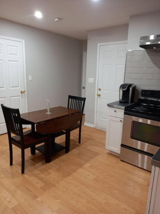 Adorable Private Suite In Ajax, Unique 2 Story Eksteriør billede