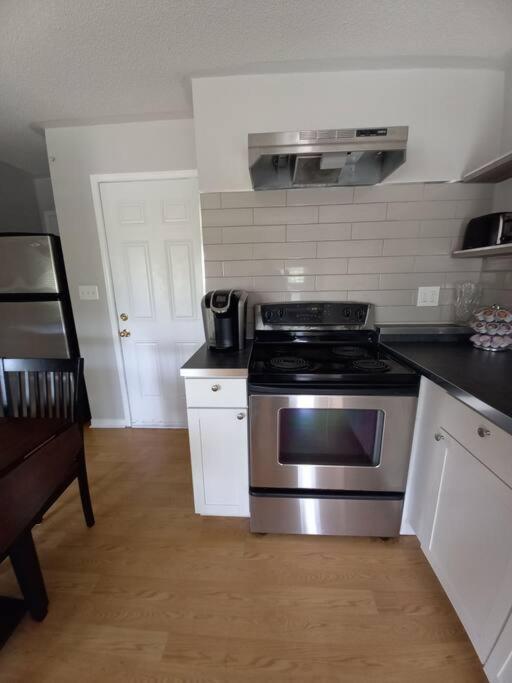 Adorable Private Suite In Ajax, Unique 2 Story Eksteriør billede